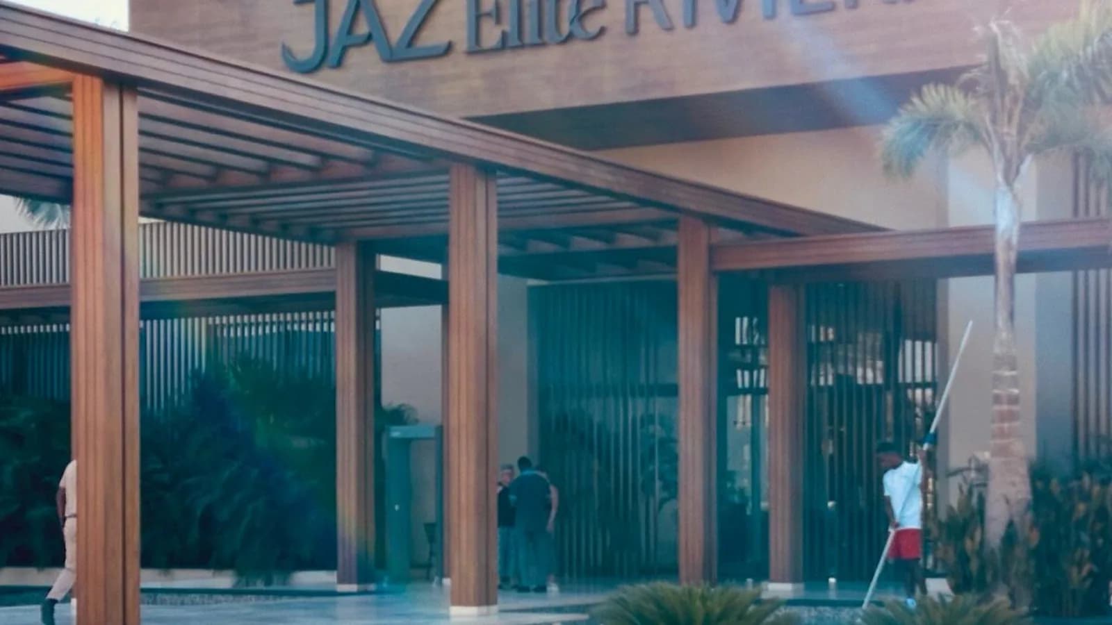 Jaz Elite Riviera – Transfer