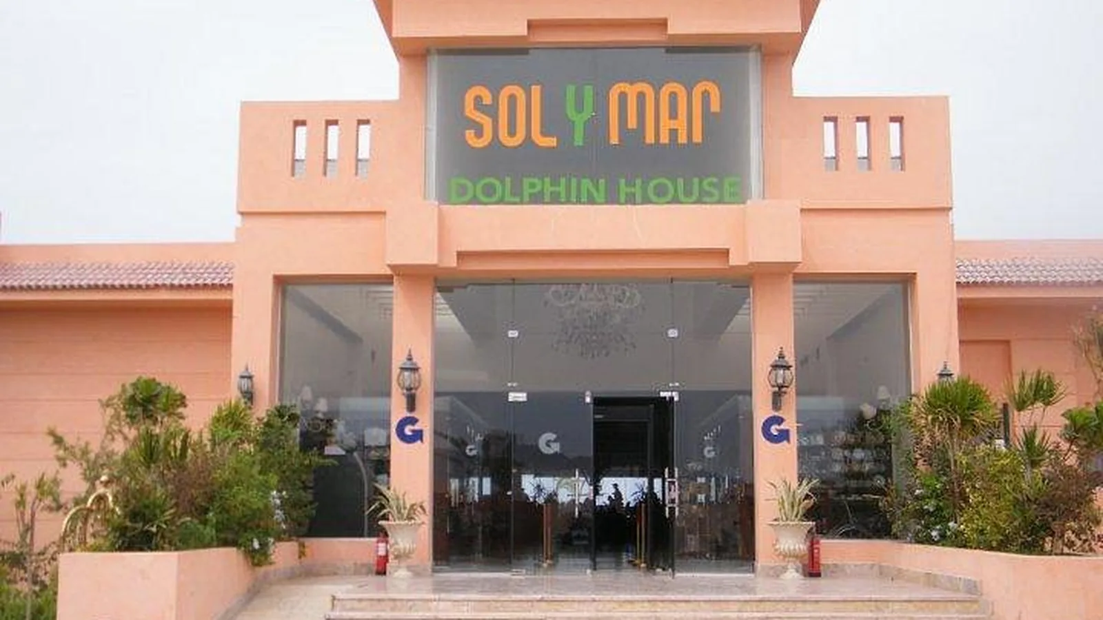 Marsa Alam Airport transfer to Sol Y Mar Dolphin House